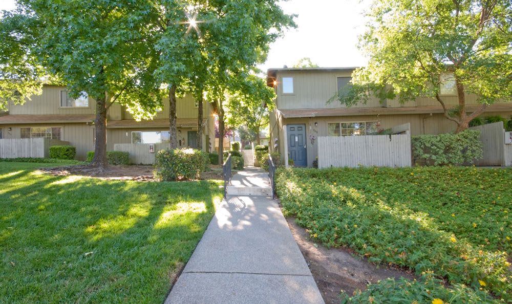 Beautiful walkway at Auburn Townhomes in Auburn, California