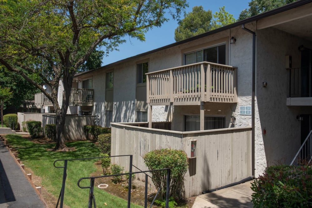 Apartment building and landscaping at San Juan Hills in Fair Oaks, California