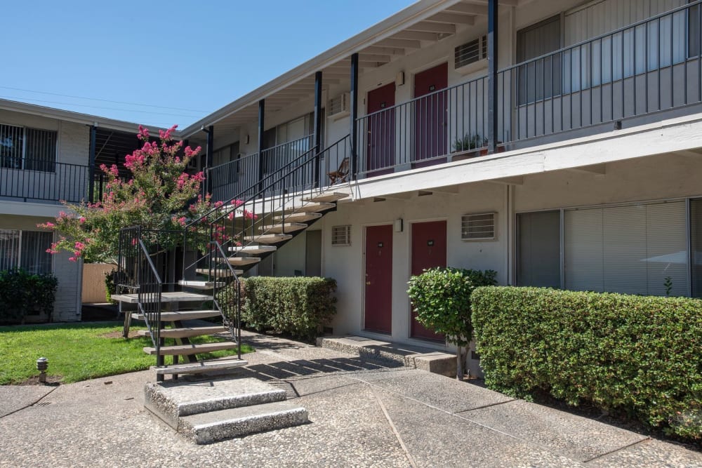 Apartment building and landscaping at Coralaire Apartments in Sacramento, California