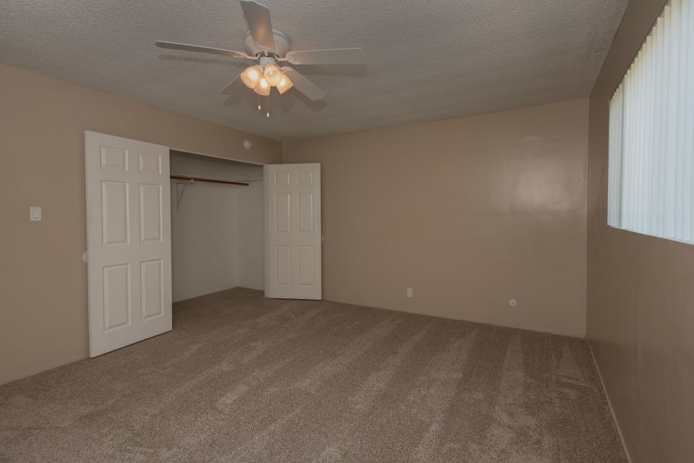 Large bedroom at Country Club Gardens in Sacramento, California